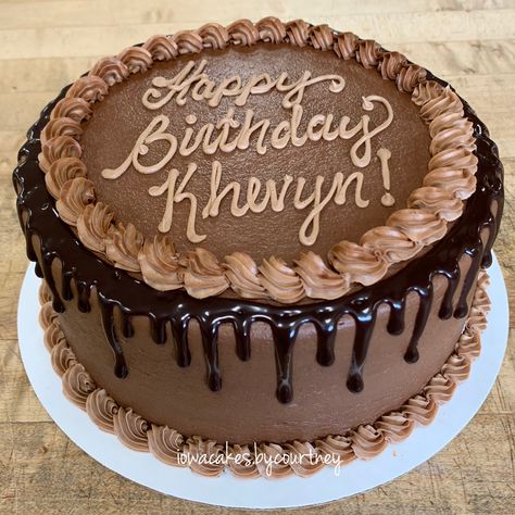 Chocolate Cake Decoration Birthday Men, Round Birthday Cakes For Men, Mens Chocolate Birthday Cake, Plain Chocolate Cake Design, 1 Kg Chocolate Cake Design, Chocolate Round Birthday Cake, Buttercream Drip Cake, Buttercream Drip, Chocolate Birthday Cake Decoration