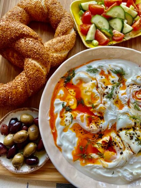 Turkish Poached Eggs, Turkish Mezze, Turkish Eggs, Turkish Breakfast, Second Breakfast, Turkish Style, Middle Eastern Recipes, Turkish Recipes, Blood Sugar Levels