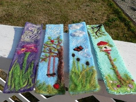 Learn how to wet felt from the Professional! Marie Spaulding shows you how with a simple bookmark video! – Felting Felted Bookmarks, Wet Felting Tutorial, Flame Point, Felted Christmas, Felt Bookmark, Needle Felting Diy, Wool Felt Projects, Wet Felting Projects, Felting Ideas