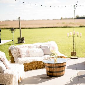 Deco Champetre, Romantic Outdoor Wedding, Rustic Outdoor Wedding, Indoor Reception, Reception Seating, Hay Bales, Country Wedding Dresses, Outdoor Wedding Decorations, Rustic Outdoor