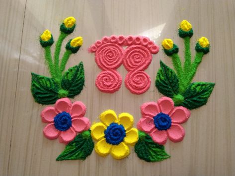 Siddhis rangoli art Funny Rangoli Designs, Simple Short Rangoli Design, Short Rangoli Designs, Short Rangoli, Welcome Rangoli, Rangoli Beautiful, Diwali Ideas, Kundan Rangoli, Easy Rangoli Designs Videos