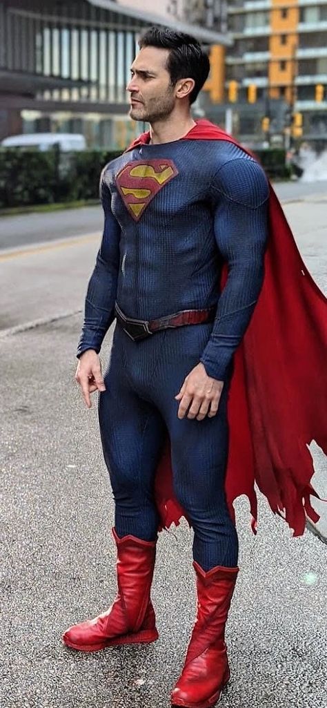 Superman Suit Designs, Superman And Lois Season 3, Henry Cavill In Superman Suit, Superman Son Of Kal El, Clark Superman, Superman Images, Superman Cosplay, Superman Suit, Superman & Lois