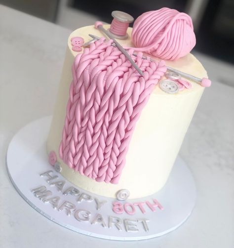 Knitting Puns, Knitting Party, Knitting Cake, Yarn Ideas, 60th Birthday Cakes, Cake Decorating With Fondant, Birthday Desserts, Cake Photography, Yarn Cake