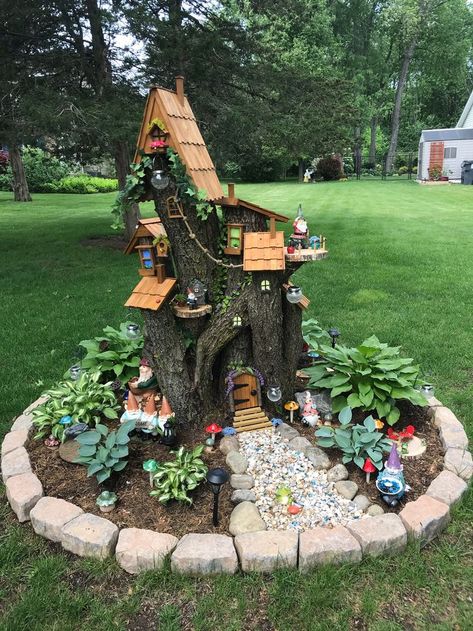 Large Fairy Garden, Fairy Garden Pots, Fairy Tree Houses, Fairy House Diy, Fairy Garden Designs, Fairy Garden Crafts, Faeries Gardens, Fairy Garden Houses, Garden Yard Ideas