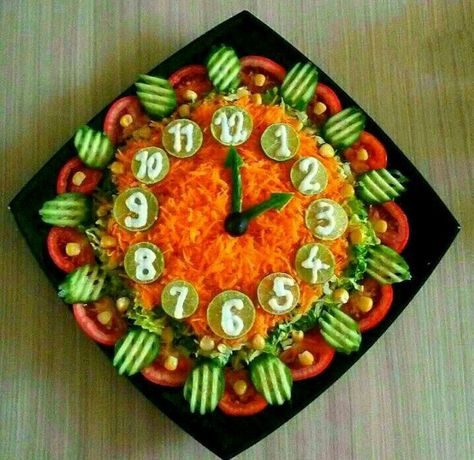 Iranian idea Salad Decoration Ideas For School Competition, Salad Decoration Ideas For Competition, Salad Making Competition Ideas, Food Decoration Ideas Creative, Food Design Ideas, Food Decoration Ideas, Platter Design, Fruit Salad Decoration, Salad Decoration Ideas