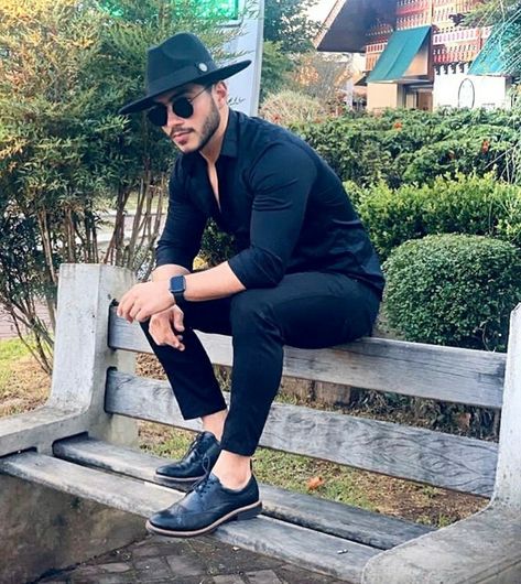 Black Cowboy Hat Outfit Men, Men Fedora Hat Outfits, Cowboy Hat Outfit Men, Mens Fedora Hat Outfit, Outfit Sombrero, Hat Outfit Men, Fedora Hat Outfits, Elegant Men Style, Casual Oufits