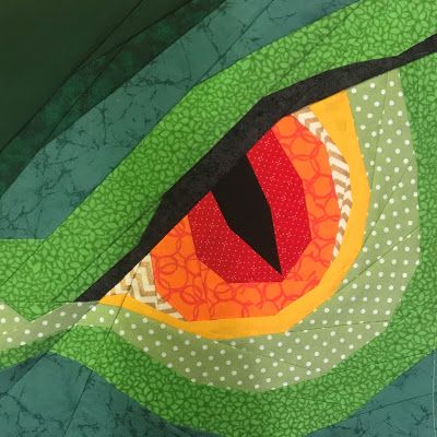 Fandom In Stitches: Dungeons & Dragons - Dragon Eye Dnd Quilt Pattern, Dragon Quilt Block, Dnd Quilt, Dragon Quilt Pattern, Dragon Quilts, Fair Decorations, Dragon Fabric, Themed Quilts, Dragon Quilt