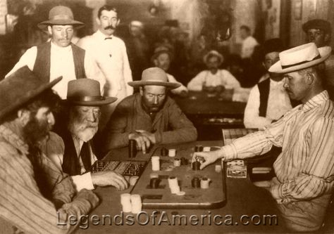 Playing Faro 1895 Photos Rares, Billy The Kid, Gambling Humor, American West, Old West, Rare Photos, Blackjack, Historical Photos, Wild West