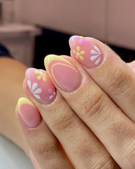 Nails By Louisa Dominique.. on Instagram: "Ooohhh how stunning! Perfect combo of colours for my bestie ✨💛🩷🤍   #nailsbylouisadominique #nailsofinstagram #fyp #nailinspo #nailart #nailstagram #nailedit #nailswag #TheSalonMagUK #purenails #summernails #purenailsuk #showscratchmagazine @purenailsuk @thesalonmaguk @scratchmagazine #halo" Aesthetic Summer Nail Ideas, Nail Inspo Colourful, Cute Luminary Nails, Nails Gel X Designs, Cute Short Nails Ideas Summer, Fun Cute Nails, Nail Designs Flowers Simple, Flower Designs On Nails, Back To School Nails For Teachers