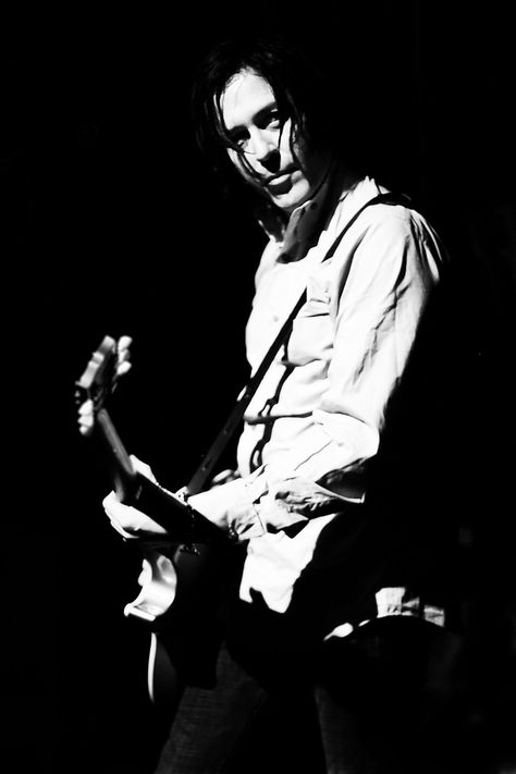 Troy Van Leeuwen Troy Van Leeuwen, Josh Homme, Van Helsing, Queens Of The Stone Age, Stone Age, The Stone, Musician, Queen, Map