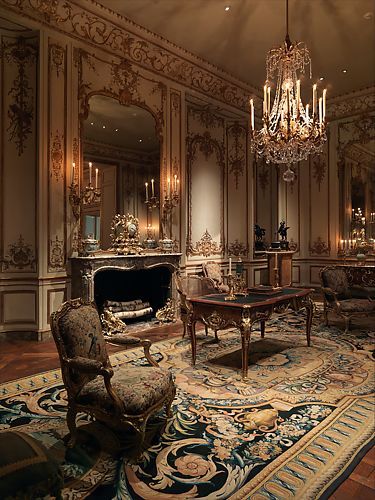 Ball Room Aesthetic, Victorian Living Room Decor, Baroque Interior Design, Baroque Interior, Victorian Living Room, Castle Aesthetic, French Paris, Maison Jansen, Retro Home Decor