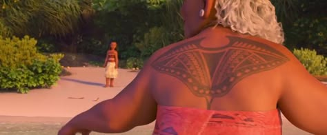 Gramma Tala and her sting ray tattoo. Moana movie scenes //@ATDisney Grandma Tala Tattoo, Moana Manta Ray Tattoo, Moana Grandma Tattoo, Manta Ray Tattoo Polynesian, Moana Manta Ray, Moana Grandma, Grandma Tala, Moana Tattoos, Manta Ray Tattoo