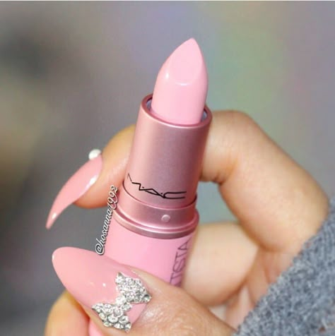 Fancy Makeup, Have A Great Weekend, Pink Lipstick, Pink Girly Things, Natural Eye Makeup, Beautiful Lips, Feb 13, Makeup Tutorials, Glam Makeup