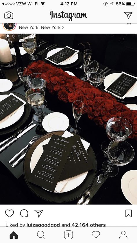 Black Red Wedding, Dinner Party Table Settings, Red Birthday Party, Red And White Weddings, Red Wedding Theme, Tafel Decor, Red Rose Wedding, Birthday Dinner Party, Quinceanera Themes