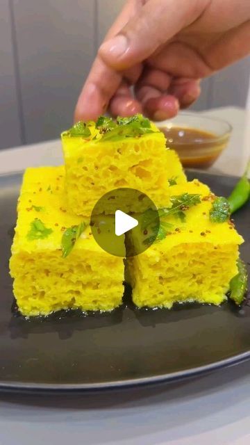 Foodie Adda l CLOUD KITCHEN l AGRA on Instagram: "Khaman Dhokla  Recipe - 1.5 cup - besan 3 tbsp- sugar 1tsp - salt 1tsp- citric acid 1/4tsp- turmeric powder  2 tsp- oil 1cup - water 1tsp- baking powder  1/2tsp- baking soda  For tadka- 1 tbsp- oil 1/2tsp- rai 1tbsp- curry leaves  2,3- green chilly  2tbsp- fresh coriander  1.5cup-water 1tbsp- sugar 1/2tsp- salt  #reels #viralreels #gujratifood #dhokla #istagood #reelsinstagram #foodblogger #foodcollaboration" Khaman Dhokla Recipe, Khaman Dhokla, Dhokla Recipe, Cloud Kitchen, Turmeric Powder, Syrup Recipe, Curry Leaves, Citric Acid, Agra