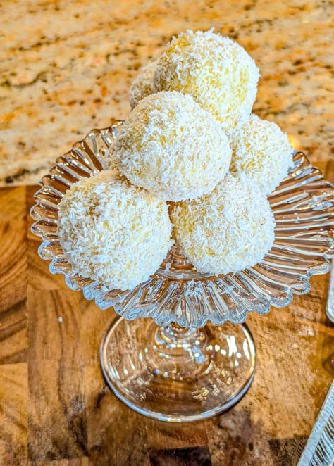 Pineapple Christmas Balls - Home Chef World Pineapple Christmas Balls, Unbaked Cookies, Pineapple Balls, Pineapple Cream Cheese, Xmas Baking, Christmas Dessert Table, Cheese Alternative, Pineapple Christmas, Vegan Cream Cheese