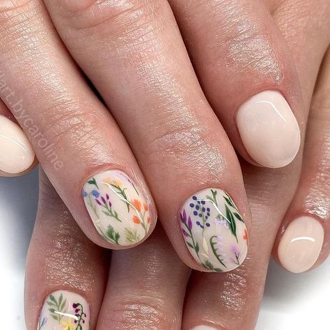 Caroline Moyes on Instagram: "Little baby wildflowers💕 • • #nails #nailsnailsnails #nailsofinstagram #utahcountynails #utahnailtech #americanforknails #gelpolish #handpaintednailart #creativenails #detailednails #nailart #trendynails #winternails #utahnails #holidaynails #flowernails #wildflowernails #wildflowers #tinyflower" Nail Art Wild Flowers, Floral Nails Aesthetic, Wildflower Nails Acrylic, Abstract Wedding Nails, Floral Pastel Nails, Flower And Heart Nails, Wedding Nails Colorful, Wedding Nails For Bride Flowers, Wildflower Wedding Nails For Bride