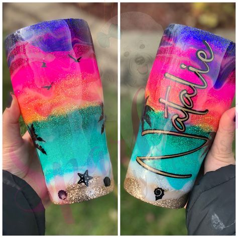 Bright gorgeous colors are combined for the perfect sunset on the beach!!! Can Cooler Tumbler Ideas, Sunset Tumbler Ideas, Tumbler Techniques, Sunset Beach Tumbler, Beach Tumblers, Sunset Tumbler, Resin Cups, Tumblers Ideas, Shirt Decals