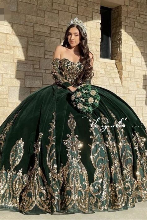 Luxury Green Dress With Fitted Bodice, Quince Emerald Green, Emerald Green Quinceanera Dresses, Emerald Green Quinceanera, Green Quince Dress, Quinceanera Dresses Green, Green Quinceanera, Quinceanera Dresses Red, Green Quinceanera Dresses