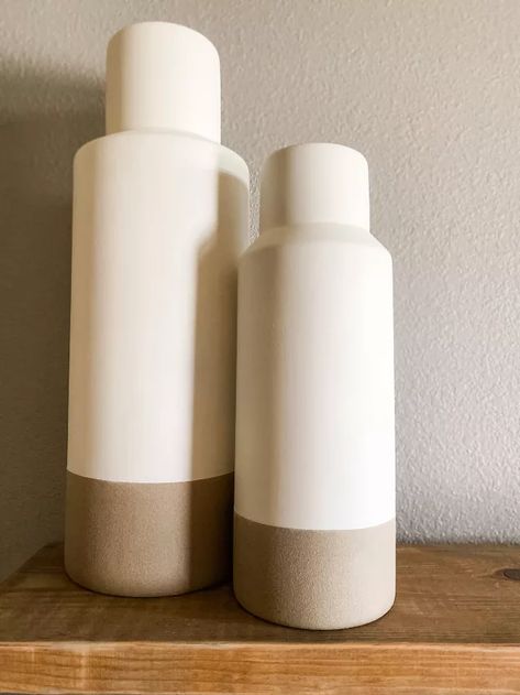 DIY Spray Painted Vases | Hometalk Spray Paint Large Floor Vase, Diy Neutral Decor, Spray Painted Vases, Vase Makeover, Diy Painted Vases, Spray Paint Vases, Chalk Spray Paint, Diy File Cabinet, Textured Spray Paint