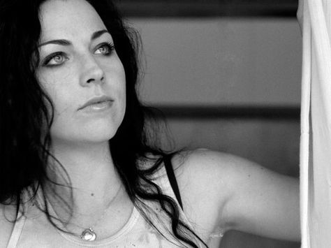 4. Amy lee of Evanescence - Yeah, yall knew she was going to make this list. Super awesome, wicked hot. Actress Face Claims, Angela Gossow, Female Rock Stars, Evanescence Amy Lee, Best Easy Hairstyles, Lzzy Hale, Lita Ford, Amy Lee Evanescence, Long Hair Ideas