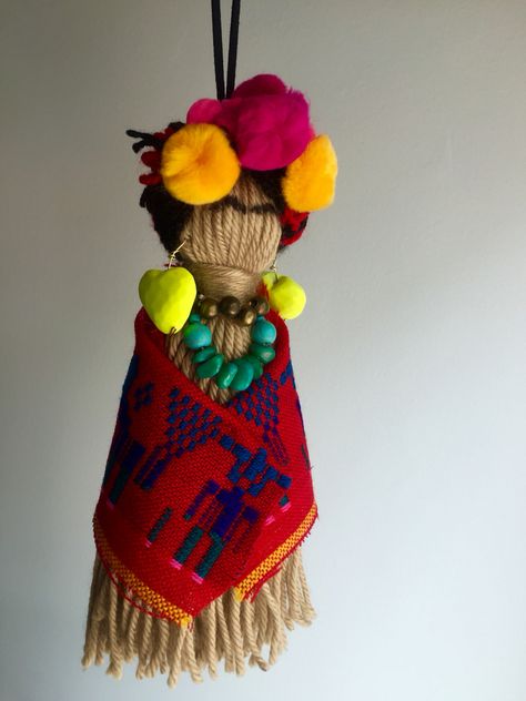 Frida Kahlo Christmas Tree, Mexican Christmas Tree Ideas, Diy Mexican Decorations, Frida Kahlo Crafts, Mexico Crafts For Kids, Mexican Christmas Ornaments, Christmas Kids Crafts, Mexican Christmas Tree, Christmas In Mexico