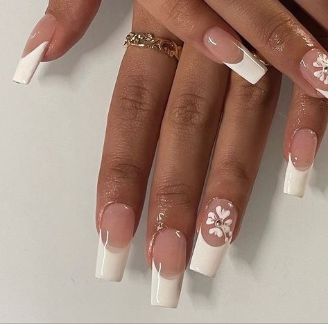 Flower White Nails, Hawaii Nails, Gel X Nails, Nails For Summer, X Nails, Summery Nails, French Tip Acrylic Nails, Basic Nails, Classy Acrylic Nails