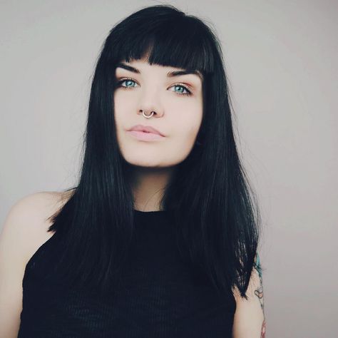 Kiera Rose, Black Shoulder Length Hair, Shirt Black Hair, Long Hair Fringe, Black Hair With Bangs, Busy Phillips, Black Hair Pale Skin, Hair With Fringe, Black Hair Bangs