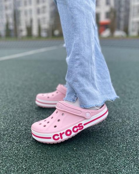 Crocs Bayaband Clog Outfit, Cute Crocs Shoes, Crocs Aesthetic, Clog Outfit, Crocs Women, Crocs Fashion, Everyday Fashion Outfits, Fancy Shoes, Girly Shoes