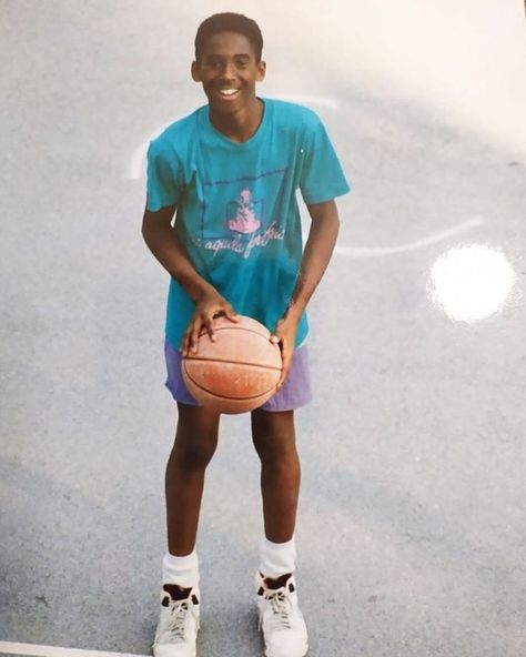 @mambasworld24: “11 year old Kobe 💛💜 . . Use #mambasworld24 . . #mambasworld24 @mambasworld24 #kobebryant…” Young Kobe Bryant, Photo Basket, Kobe Bryant Quotes, Kobe Bryant Poster, Kobe Mamba, Kobe Bryant Family, Kobe & Gigi, Kobe Bryant Nba, Vanessa Bryant