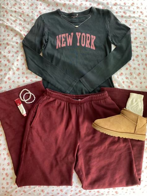 Nyc Christmas, Autumn School Outfit, Uggs Outfit, Trendy Outfits For Teens, Cute Lazy Day Outfits, Cute Lazy Outfits, Lazy Day Outfits, Lazy Outfits, Downtown Girl