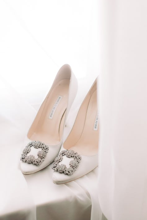 Bride Shoes Garden Wedding, Kasut Kahwin, Manolo Blahnik Wedding, Blush Wedding Theme, Blush Weddings, White Bridal Shoes, Pink Wedding Inspiration, Blush Pink Wedding, Designer Wedding Shoes