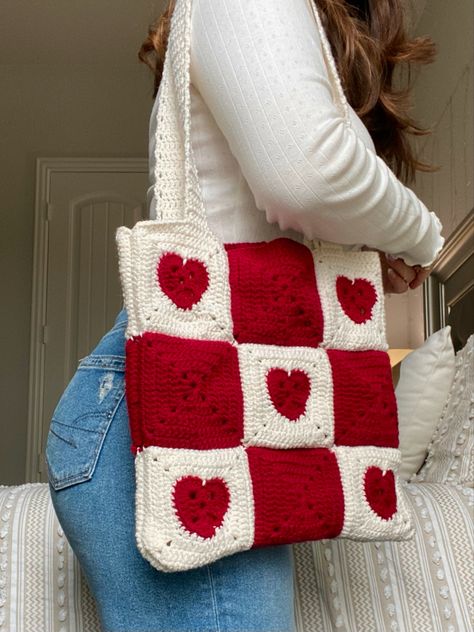 Aesthetic Patterns, Crochet Aesthetic, Mode Crochet, Crochet Design Pattern, Patterns Ideas, Crochet Fashion Patterns, Fun Crochet Projects, Crochet Heart, Crochet Tote