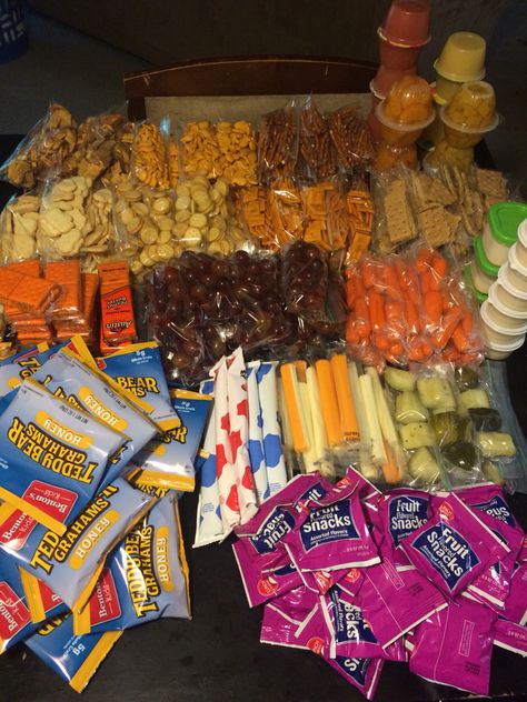 Hockey Game Night Snacks, Baseball Field Snacks, Best Snacks For Track Meets, Track Snacks Ideas, Ball Park Snacks, Grab And Go Food Ideas, Volleyball Tournament Snacks, Grab And Go Snacks For Kids, Volleyball Tournament Food