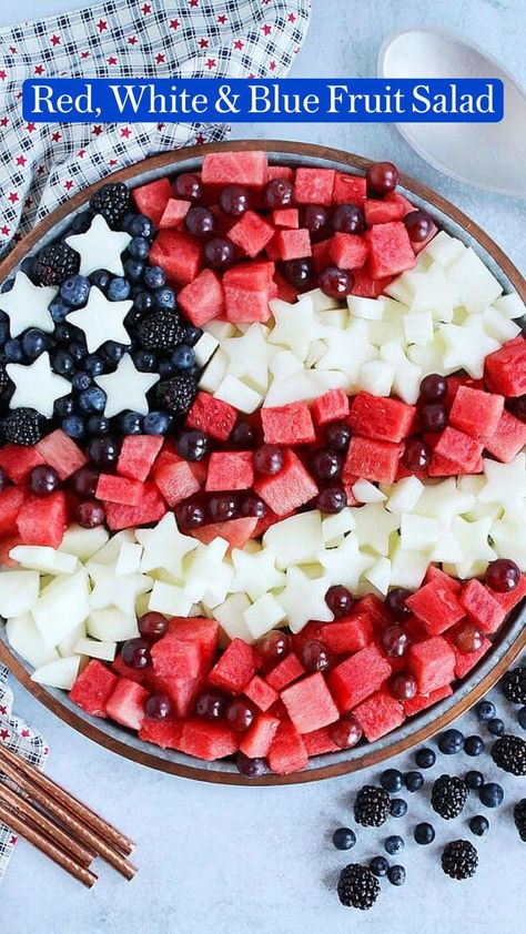 4th July Food, Patriotic Food, Blue Fruit, Healthy Holiday Recipes, Fruit Kabobs, 4th Of July Desserts, Recipes Snacks, Fourth Of July Food, Party Food Platters