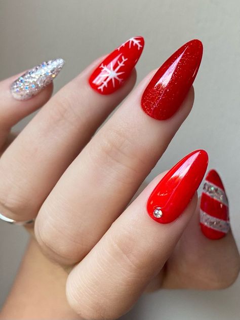 Christmas Nail Designs Acrylic, Nail Noel, Santa Nails, Christmas Tree Nails, Unghie Nail Art, Candy Cane Nails, Red Christmas Nails, Christmas Gel, Tree Nails