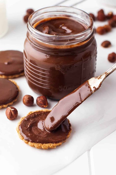 Everybody's favorite chocolate hazelnut spread is actually easy to make with this Homemade Nutella recipe and you'll be amazed by the rich flavor! Whether you serve it with toast, in crepes, or in any of hundreds of other ways, everybody will rave over this delicious dessert spread! #homemade #Nutella #chocolatehazelnut #spread #dessert #dip #hazelnuts #chocolate #Italian #German Diy Nutella, Homemade Nutella Recipes, Nutella Recipe, Dessert Dip, Homemade Nutella, Speed Foods, Dessert Spread, Best Sweets, Chocolate Hazelnut Spread