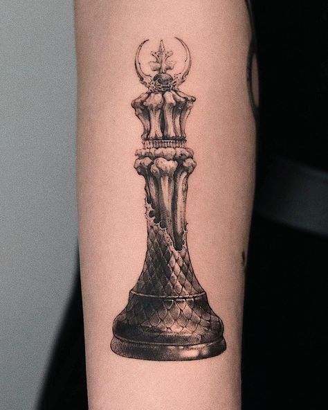 Chest King Tattoo, King And Queen Chess Piece Tattoo, Knight Chess Piece Tattoo, Chess Knight Tattoo, Chess King Tattoo, Queen Chess Piece Drawing, Tuff Tattoos, Chess Tattoo Design, King Chess Piece Tattoo