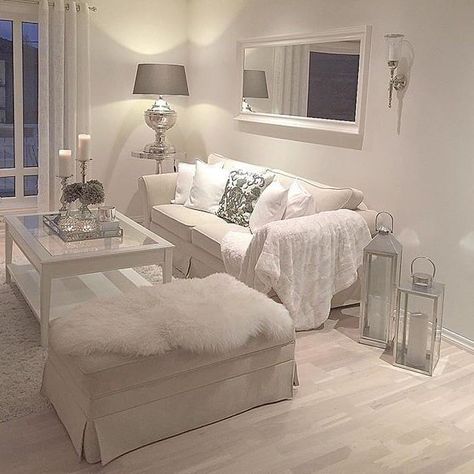 37 White and Silver Living Room Ideas That Will Inspire You - Home Decor Bliss White And Silver Living Room, Silver Living Room Ideas, Shabby Chic Room Decor, Shabby Chic Living Room Furniture, Romantic Living Room, Silver Living Room, Shabby Chic Decor Living Room, Relaxing Living Room, White Living Room Decor