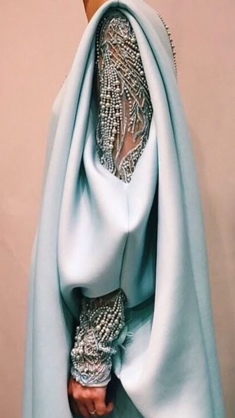 Красота Pattern Magic Fashion, Interesting Sleeves, Bejeweled Dress, Flowy Clothes, Embellishments Fashion, Fashion Details Inspiration, Couture Dior, Fancy Embroidery, Diy Costumes Women