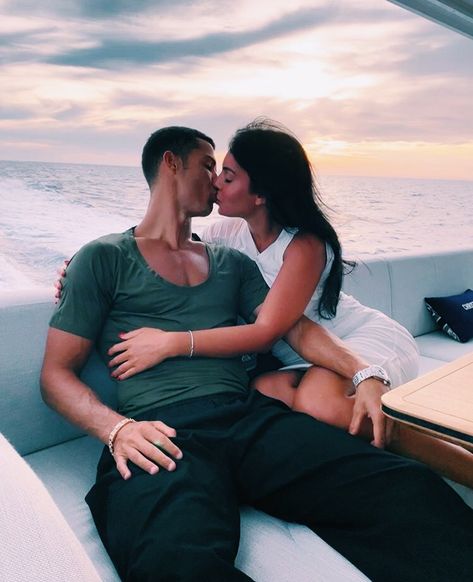 Cristiano Ronaldo Girlfriend, Ronaldo Wife, Ronaldo Girlfriend, Football Couples, Cr7 Wallpapers, Football Wags, Cristiano Ronaldo Junior, Ronaldo Junior, Ronaldo Cristiano