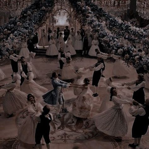 Ballroom Aesthetic, Royalcore Aesthetic, Era Victoria, Royalty Core, Royal Core, Fairytale Aesthetic, Medieval Aesthetic, Ball Aesthetic, Royal Ball