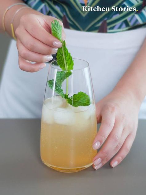 Asian-inspired lemonade Korean Lemonade, Asian Lemonade, Lemon Yakult Drink, Mango Green Tea Lemonade, Lemonade From Bottled Lemon Juice, Caramelized Sugar, Kitchen Stories, Fresh Mint Leaves, Lemonade Recipes