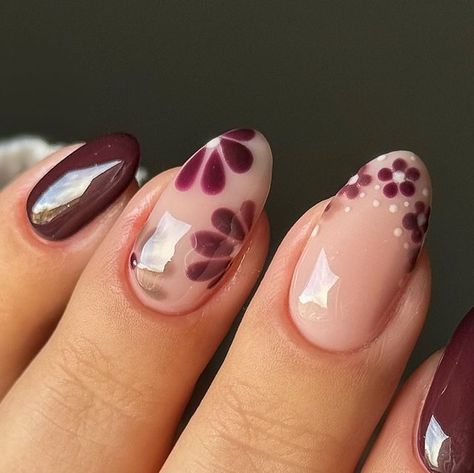 BY JESS NAIL ARTIST on Instagram: "Autumnal florals 🤎🌸  @nailorder  Dura Gel  @magpie_beauty  Cherry Pie  Mrs Mulberry  Tweedle Dee Cat Got The Cream  @nails_luxeofficial  Brushes  #nailinspo #nailideas #nails #gelnails #nailtech #nailartist #nailart #gelnailart #scratchmagazine #naildesigns #handpaintednails #nailitmag #nailpro #manicure #buildergel #floralnails #flowernails #autumnnails #magpiebeauty #twentypro" Almond Nail Designs Simple, Dark Floral Nail Art, Flower Fall Nails, Fall Acrylic Nail Designs Autumn, Nail Art Designs Fall 2024, Autumn Floral Nails, Autumn Flower Nails, Fall Floral Nail Designs, Thanksgiving Short Nails