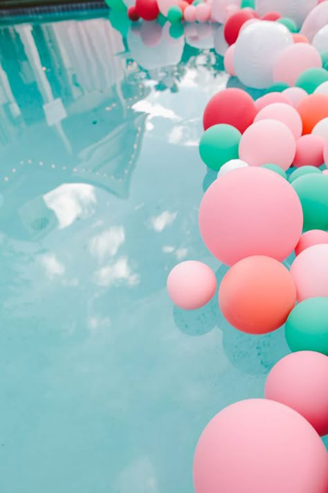 balloons in the pool at your party. Would probably need to put something in the balloons to weigh them down a little. 13 Cake, Swim Party, Pool Party Decorations, Summer Pool Party, Summer Pool, Party Diy, Garden Parties, Pool Ideas, In The Pool