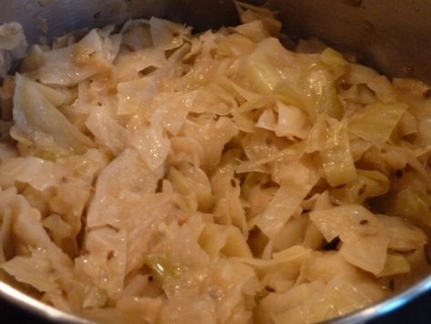 Nowrwegian sweet and sour cabbage Stove Top Cabbage, Getting Over A Cold, Cooking Cabbage, Creamed Cabbage, Sweet And Sour Cabbage, Norwegian Recipes, Sour Cabbage, Cabbage Juice, Cabbage Head