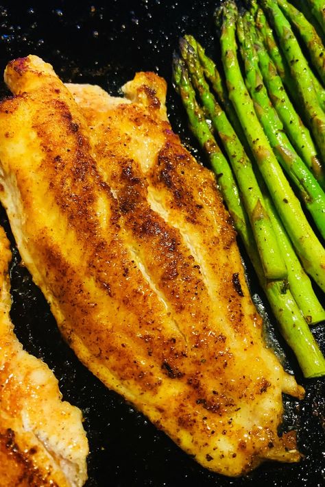 fish and asparagus on the griddle Baked Cajun Catfish, How To Cook Catfish, Cajun Catfish, Outdoor Griddle Recipes, Grilled Catfish, Griddle Cooking Recipes, Grilled Fish Recipes, Outdoor Cooking Recipes, Catfish Recipes