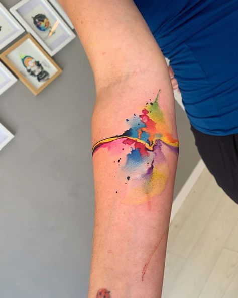 Purple Watercolor Tattoo, Watercolor Tattoo Back, Watercolor Art Tattoo, Painters Tattoo Ideas, Abstract Watercolor Tattoo, Paint Splatter Tattoo, Colorful Tattoo Ideas, Watercolor Tattoo Design, Splatter Tattoo