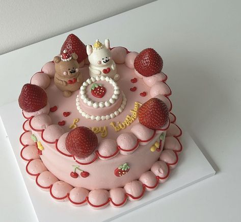 Birthday Lunchbox Cake, Sanrio Lunchbox Cake, Strawberry Mini Cake Aesthetic, Gato Cake Birthday Korea, Cute Mini Cakes, Cute Strawberry Cake Aesthetic, Bunny Cake Aesthetic Korean, Lunch Box Cake, Bolo Vintage