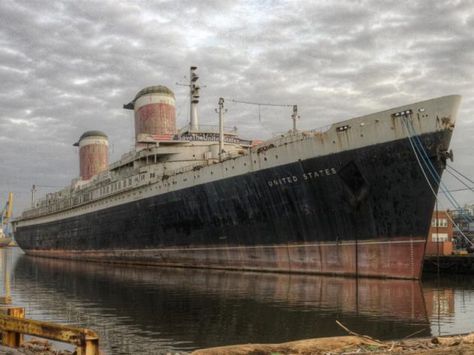 S.S. United States, once America's fastest and largest ocean liner, sits abandoned in Philadelphia, awaiting her fate. Hopefully she can be salvaged and turned into a floating museum like the R.M.S. Queen Mary. For now, she is truly a ghost from an era long gone. They don't make them like this any more. Ss United States, Rms Queen Elizabeth, Richmond California, Crystal Cruises, Princess Cruise Ships, Flag Wallpaper, Abandoned Ships, Princess Cruise, Cruise Port